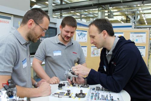 Obrázek - Vysokoškoláci zavítali na High-Tech Day do firmy Bosch Diesel, s. r. o.