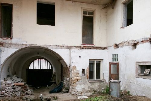 Obrázek - Dům čp. 29 v Palackého ulici v Telči - dvorní fasáda před obnovou