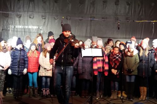Obrázek - Dětský sbor Oříšek v neděli 3. prosince  Rozsvěcení vánočního stromu v Havlíčkově Brodě