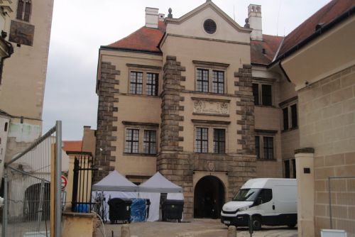 Obrázek - Telčský zámek minulý týden obsadili filmaři, natáčeli zde historický film Luther, foto: Marie Majdičová