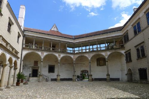 Obrázek - Nádvoří zámku v Telči