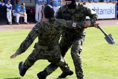 Obrázek - Army Day Na Hvězdě v Třebíči zpestřila během baseballového utkání také komentovaná ukázka boje muže proti muži. MuSaDo v provedení vojáků z 225. letky bojového zabezpečení