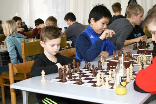 Foto: Mladí šachisté na Prázdninovém šachovém turnaji dětí Zima 2017 v Havlíčkově Brodě
