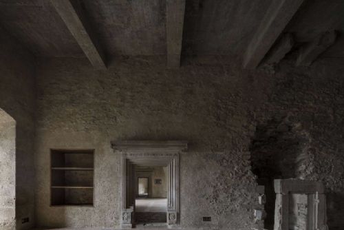Obrázek - Interiér sálu s železobetoným stropem - hrad Lipnice nad Sázavou