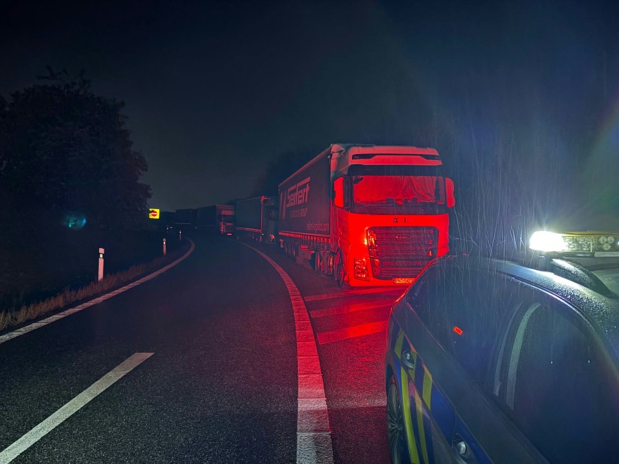 Policie na D1 na Vysočině odhalila během noci 39 případů nebezpečného stání kamionů