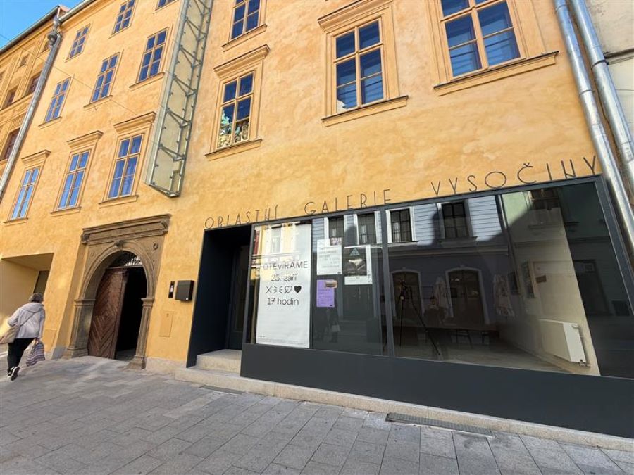 Galerie Vysočiny v Jihlavě se po rekonstrukci otevřela. První výstavou je Jiří Příhoda 80. léta