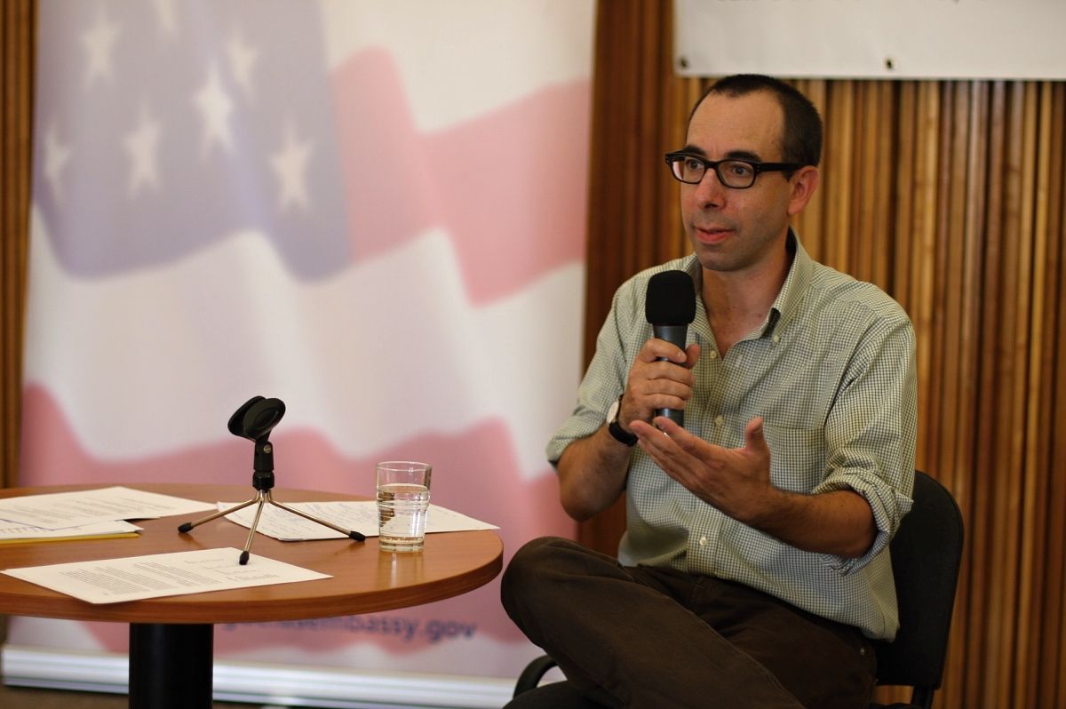 Americký historik diskutoval se studenty o poválečných popravách