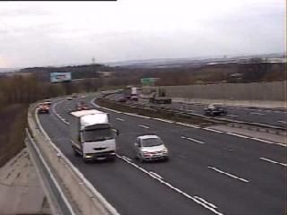 Auto vyletělo z dálnice a třikrát se otočilo přes střechu