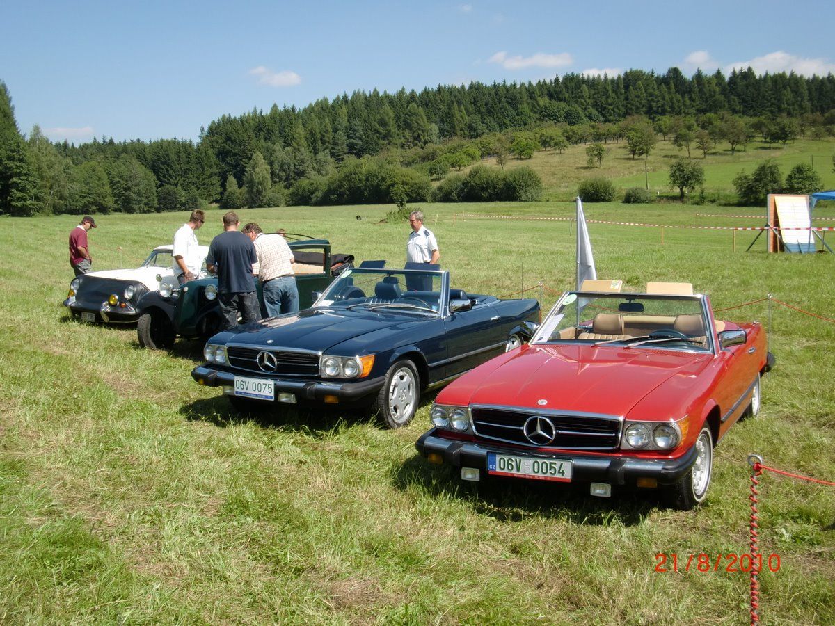 Automobilový návrat do historie v Bílém Kameni