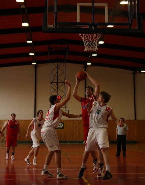 Basketbalové play off se stěhuje z Humpolce do Tábora