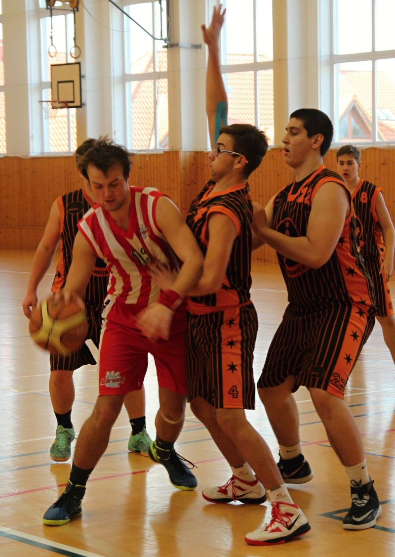 /uws_images/firmy/083199/clanky/basketbalovi-juniori-z-velkeho-mezirici-slavi-dalsi-ligove-vitezstvi/000002_h.jpg