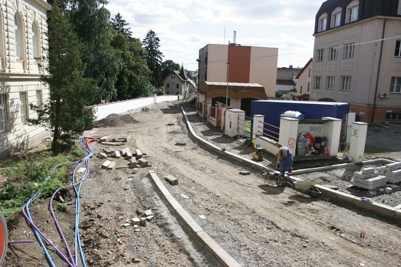 Brodskou ulici Na Valech opraví do konce listopadu