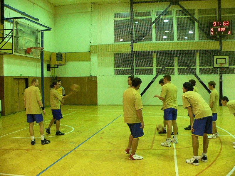 Brodští basketbalisté v nadstavbové části napůl