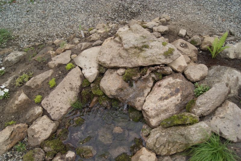 Čapkovu skalku v Jaroměřicích ozdobí kameny z jeho rodných Malých Svatoňovic