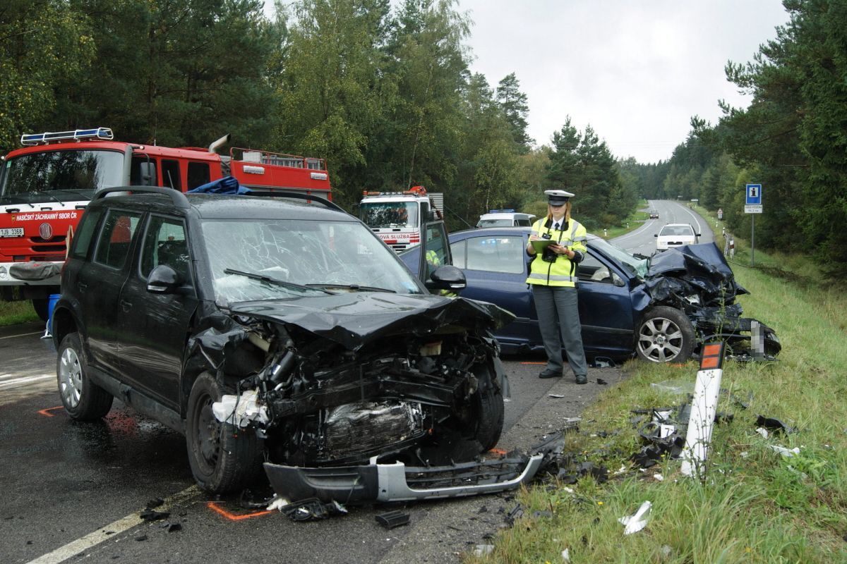 Čelní náraz si vyžádal tři zraněné