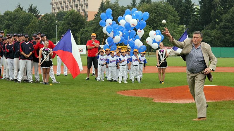 /uws_images/firmy/083199/clanky/cesi-splnili-cil-a-vybojovali-v-trebici-bronzove-baseballove-medaile/000002_h.JPG