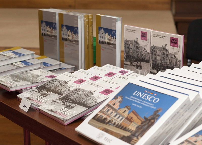 Česko-anglický Průvodce architekturou Telče