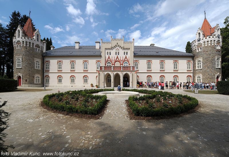 /uws_images/firmy/083199/clanky/chateau-heralec-otevrel-sve-brany-pro-navstevniky/000001_h.jpg
