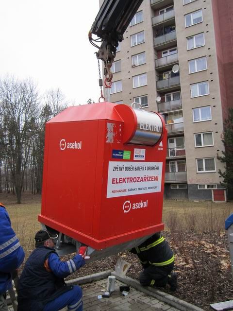 Chlapec v Jihlavě byl uvězněný v kontejneru