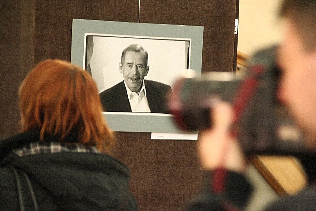 Čtyřicet let Václava Havla v jihlavské radnici v podání Oldřicha Škáchy