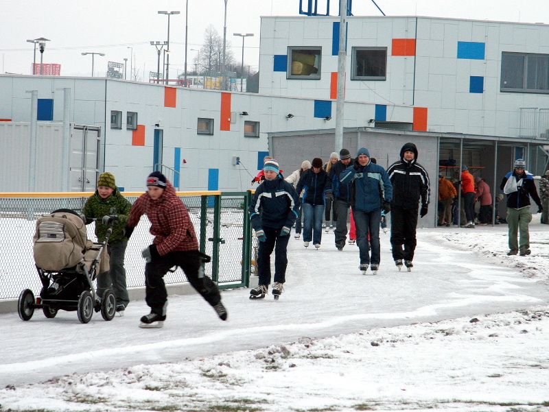 Čtyřsetmetrová ledová dráha v Třebíči