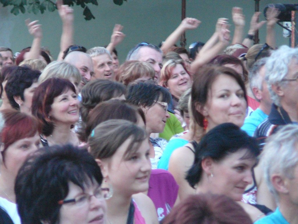 /uws_images/firmy/083199/clanky/dalibor-janda-rozezpival-hlediste-budejovickeho-zameckeho-nadvori/000003_h.JPG