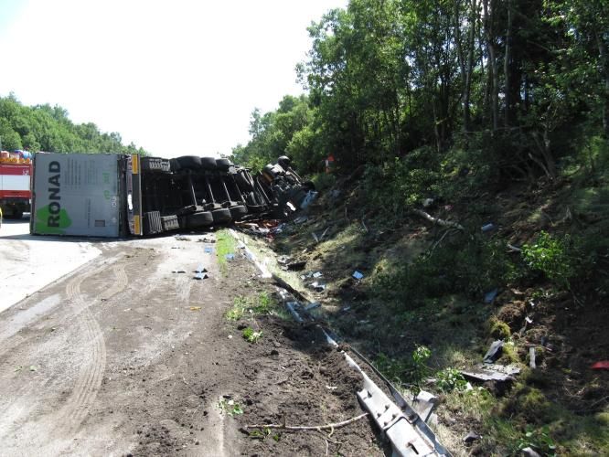 Dálnici D1 na Vysočině blokovala havárie kamionu