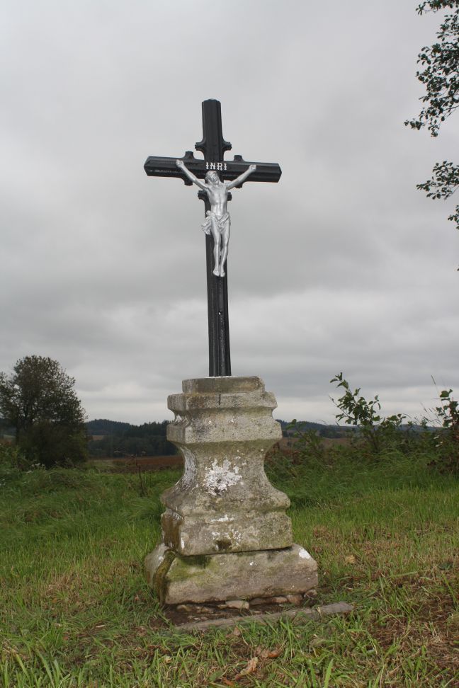 Další kříže obnovili na Pelhřimovsku. Pomohlo Zelené srdce