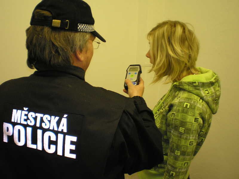 Detektor si v Chotěboři posvítil na mladistvé