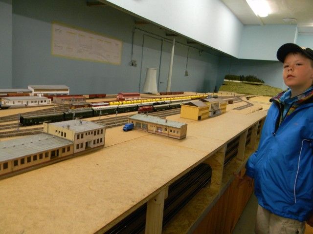 Děti jsou ve Žďáře na svůj svátek zvané do knihovny, k modelu kolejiště a zimnímu stadionu