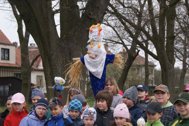 Děti shodily Morenu do Rokytky
