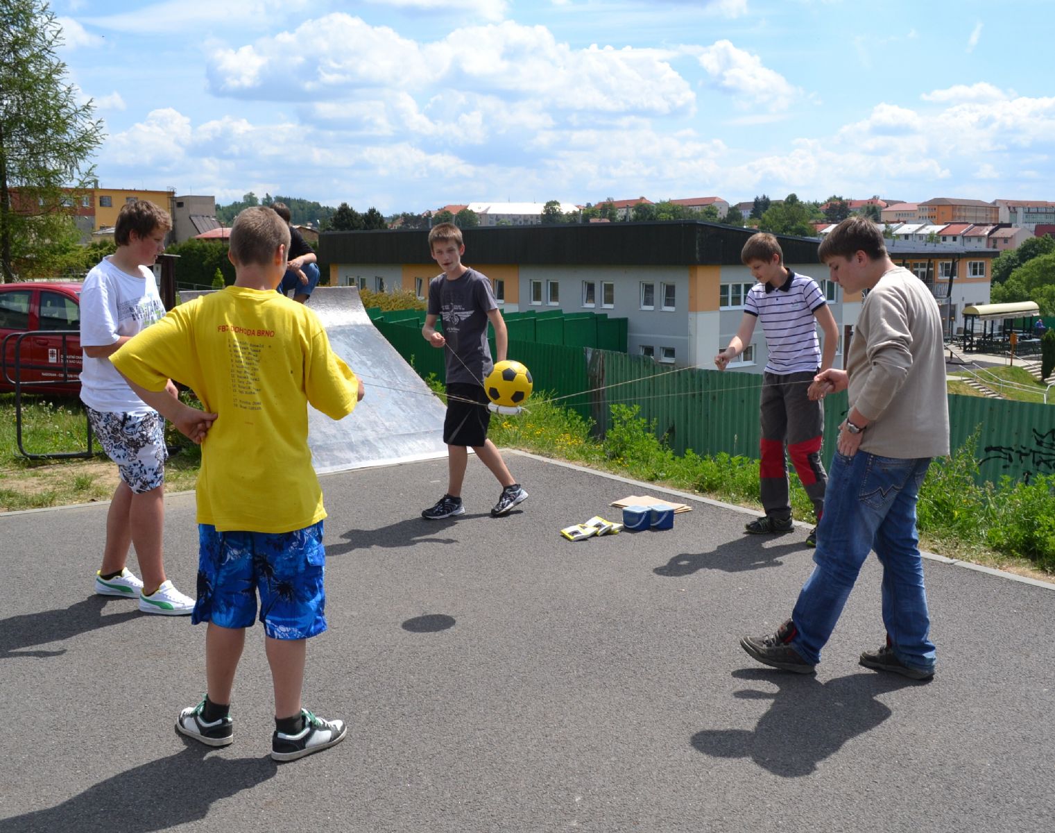 Děti si s Nadosahem zahrály petangue a footbag