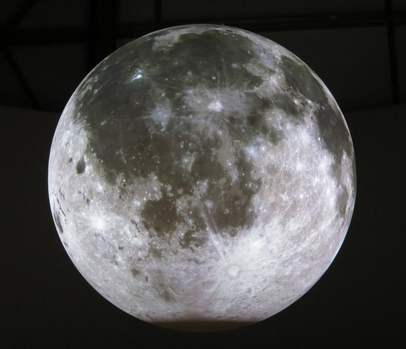 Díky projekční kouli lze v Třebíči navštívit různé měsíce sluneční soustavy