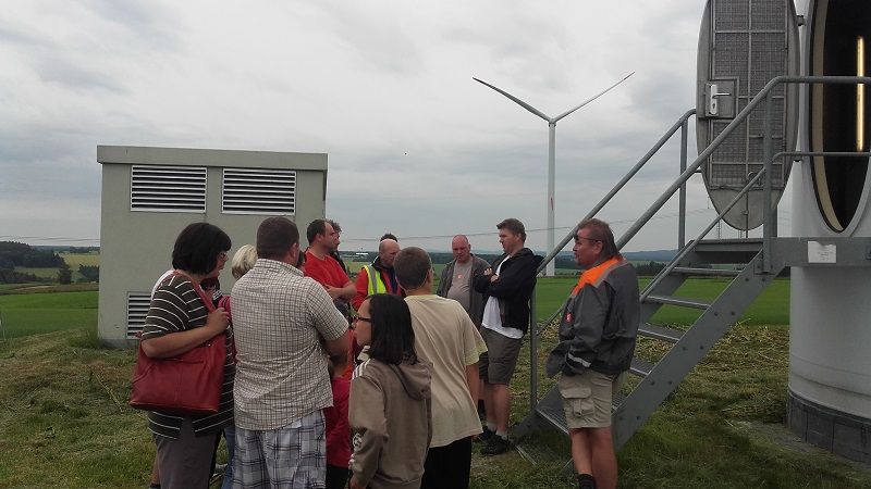 obrázek: Do Věžnice dorazily stovky zájemců o větrnou energii
