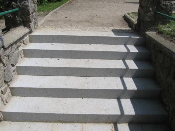 Dvě opravená schodiště v Třebíči