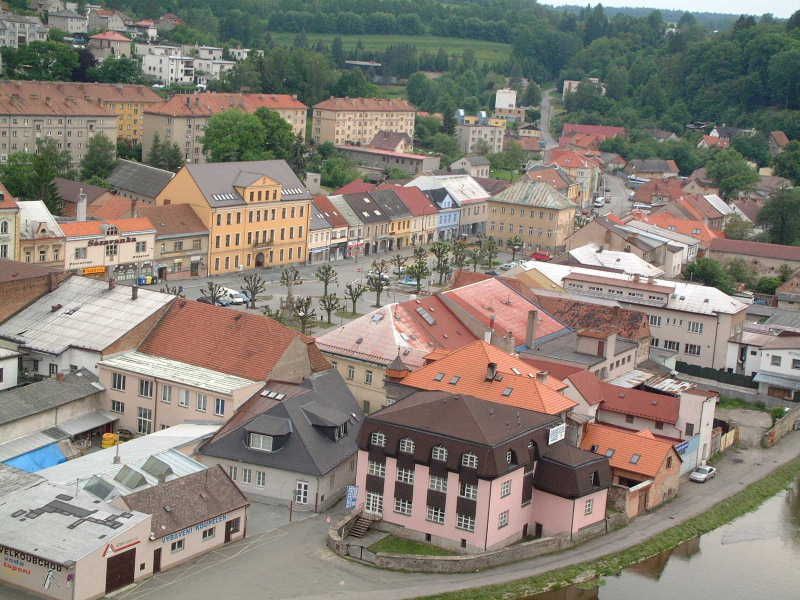Dvě výstavy v ledečské škole