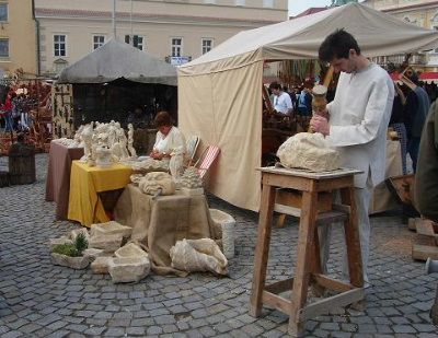 Farmářské trhy v Bystřici: tvarůžky či výrobky z pštrosí farmy