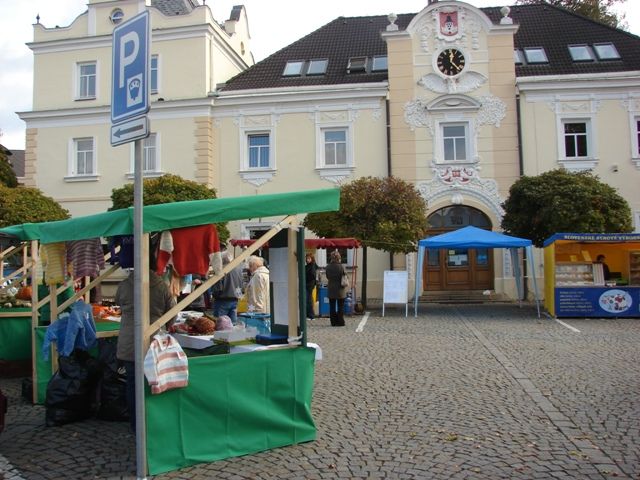 Farmářské trhy ve Světlé nekončí, budou pokračovat od května