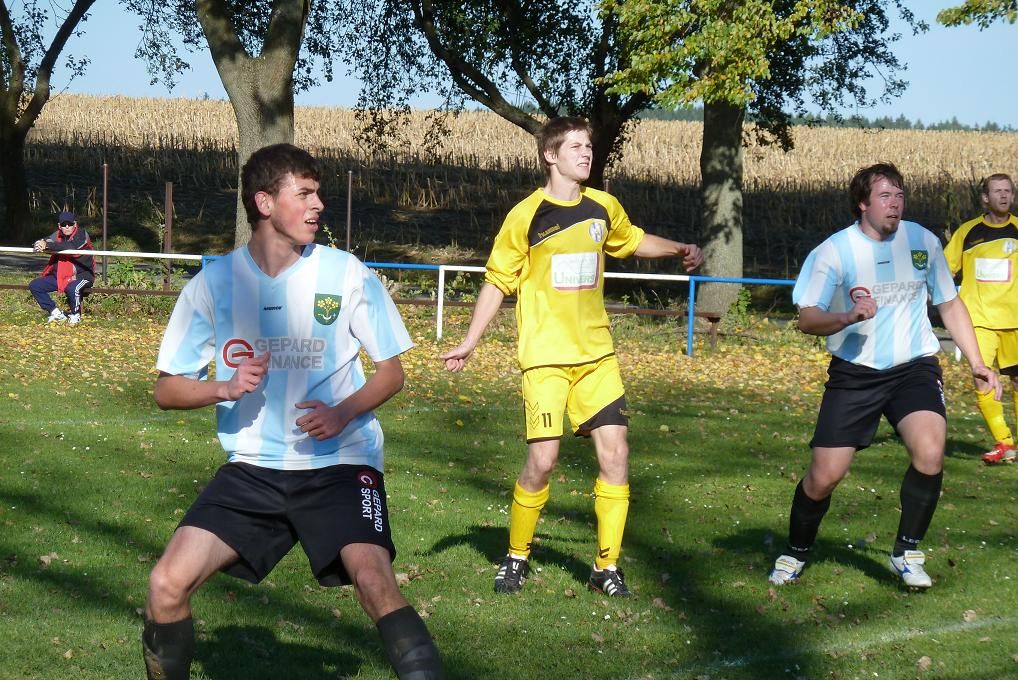 Fotbalisté Lučice s Leštinou smírně