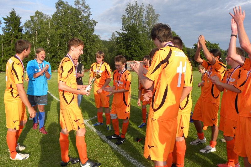 Fotbalový dorost v Rozsochatci slavil úspěch, bude hrát kraj