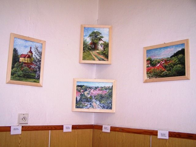 Fotografie z výstavy stařečských výtvarníků