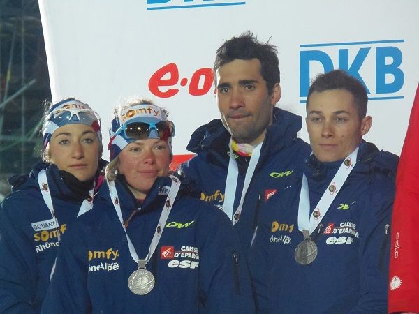Francouská čtveřice si biatlonovou štafetu užila