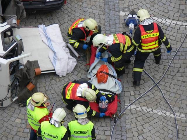 Hasiči soutěžili ve vyprošťování