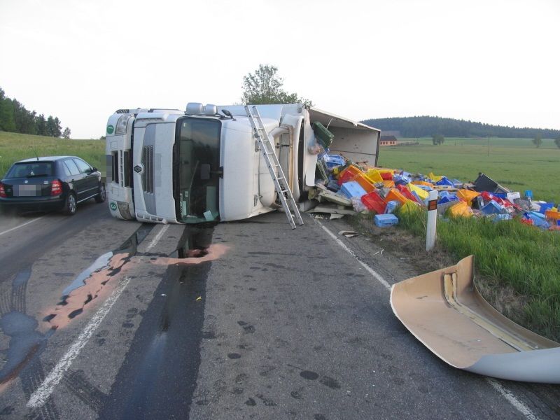 Havárie kamionu u Hubenova zablokovala dopravu