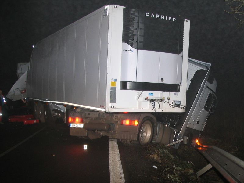 Havárie na Jihlavsku uzavřela silnici, škoda přesáhla dva miliony