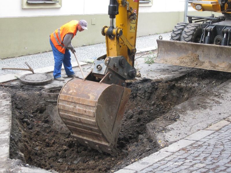 Havlíčkovo náměstí nahradila jednosměrka u kostela