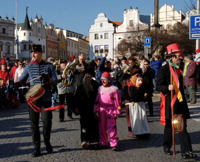obrázek: Havlíčkovu Borovou ovládnou barevné kostýmy a masky