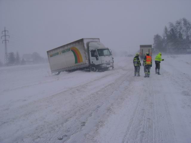 Hlavní silniční tahy na Vysočině s opatrností sjízdné, tvrdí cestáři