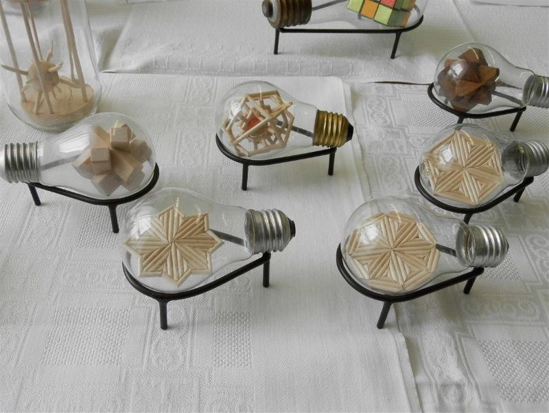 obrázek: Hlavolamy a modely v knihovně v Okříškách