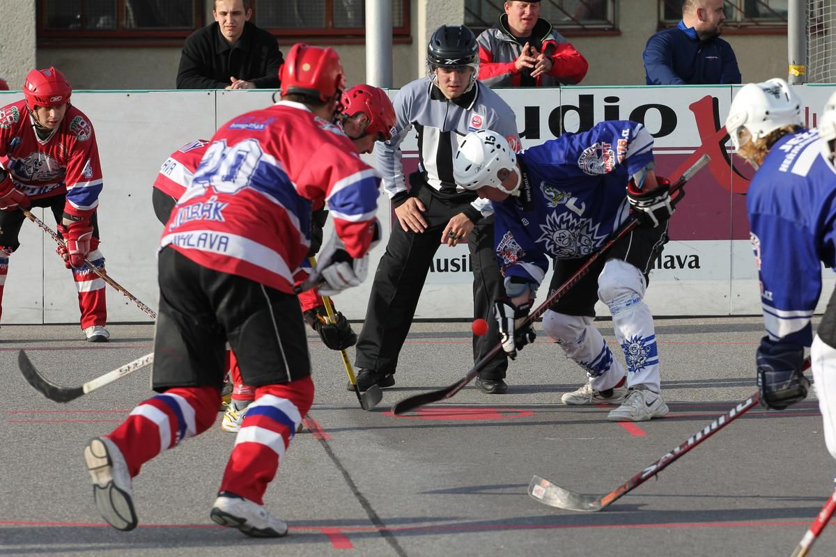 /uws_images/firmy/083199/clanky/hokejbaliste-sk-toptrans-uctili-pamatku-sveho-trenera-deseti-goly/000002_h.jpg